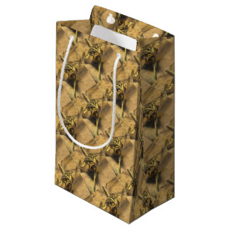 Bolsa De Regalo Pequeña Rana De Marsh Inmersa En Pintura De Agua Del Río