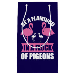 Bolsa De Regalo Pequeña Ser Un Flamenco En Una Bandada De Palomas