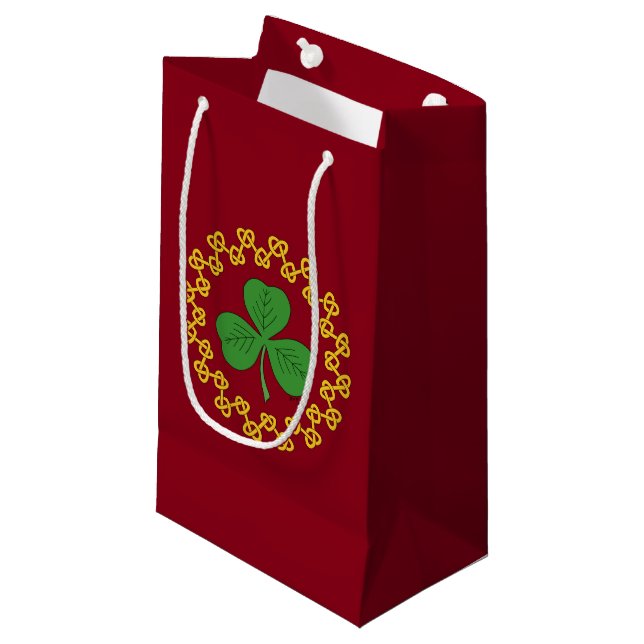 Bolsa De Regalo Pequeña Shamrock y Knotwork en rojo (Angulo Anverso)