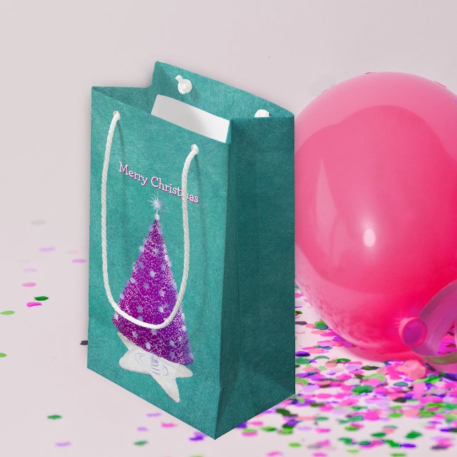 Bolsa De Regalo Pequeña Sparkle Pink Christmas tree Silver Ornaments Teal (Pink Christmas tree silver stars on white rug on pretty teal Holiday gift bags.)