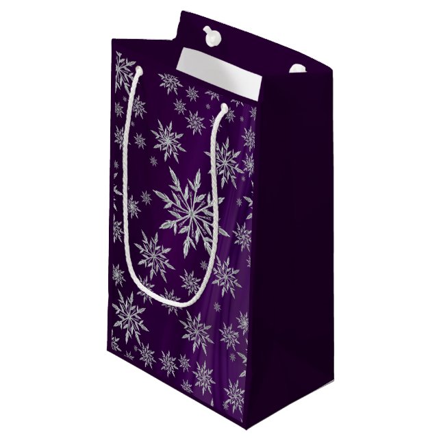 Bolsa De Regalo Pequeña Sparkly Silver Snowflakes en morado (Angulo Anverso)