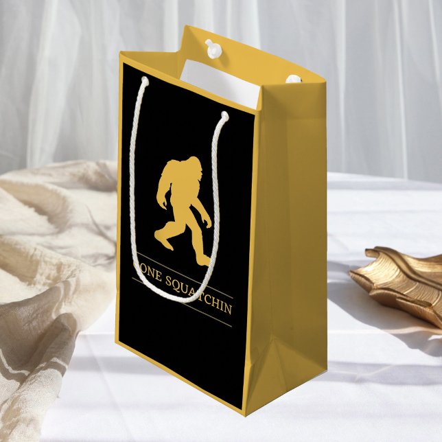 Bolsa De Regalo Pequeña Squatchin ido pie grande divertido Sasquatch (Subido por el creador)