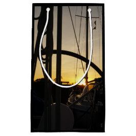 Bolsa De Regalo Pequeña Tegenlicht bij 2 zeilboten in de haven.