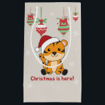 Bolsa De Regalo Pequeña Tiger Christmas Snow Winter Animals Tiger Small Gi<br><div class="desc">The tiger for Christmas with fairy lights. Funny animals with gifts and snow to the holidays. Also funny for Christmas in July. Tigers are sweet animals and perfect for Christmas.</div>