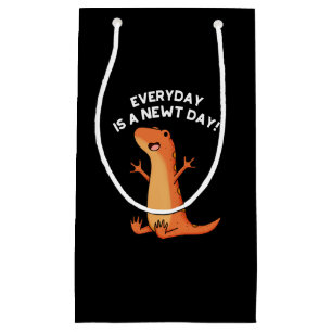 Bolsa De Regalo Pequeña Un nuevo día de Salamander Pun Dark BG
