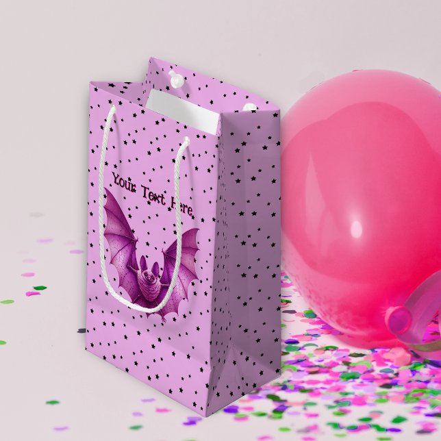 Bolsa De Regalo Pequeña Vibrante espeluznante murciélago rosa volador de e (Vibrant pink flying bat  with little black stars on pink Gothic theme gift bag.)
