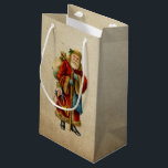 Bolsa De Regalo Pequeña Vintage Christmas Old World Santa Claus<br><div class="desc">Bolsa de regalo con un viejo Navidad del Viejo Mundo, Santa Claus. El clásico santa del viejo mundo, con su famoso abrigo rojo y llevando una bolsa llena de juguetes. Este Santa de la vieja usanza es delgado y tiene un bastón para caminar por la tierra regalando juguetes a todos...</div>