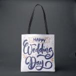 Bolsa de regalo romántico del Día de la Boda Feliz<br><div class="desc">Celebre su día especial con esta bolsa de té "Happy Wedding Day", muy bien diseñada, una perfecta mezcla de encanto y practicidad. Ya sea que se lo estés regalando a una novia, novio, dama de honor, o usándolo como un favor meditado para una boda, este elegante tote es un placer...</div>