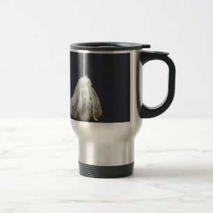 Bolsa de té colgada en una taza