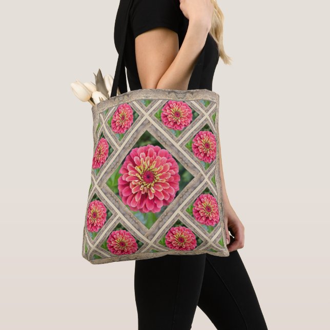 Bolsa de Tote con zinnias rosas llamativas (Detalle)