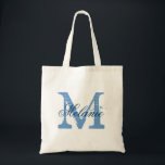 Bolsa de tote monograma personalizada | azul y bla<br><div class="desc">Monograma de nombre personalizado en bolsa de tote | color azul marino y blanco. Elegante diseño de logotipo con iniciales de letras monocromáticas. Idea de regalo vintage para novias,  chicas de flores,  criadas de honor y damas de honor para bodas.</div>