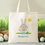 Bolsa de Tote para conejo de pascua de huevos para<br><div class="desc">Personaliza esta bolsa de tote de conejito de Pascua para tu pequeño. El lindo ilustracion de conejo gris y azul hace una divertida bolsa de caza de huevos de Pascua. Añada fácilmente un nombre para hacer de este un regalo único para los años venideros!</div>