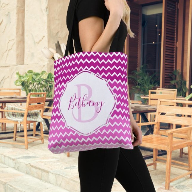 Bolsa De Tote Personalizada De Ombre Rosa Chevron (Pink Ombre Chevron Personalized Monogram Tote Bag)