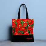 Bolsa de Tote Personalizada de Tulipán Rojo<br><div class="desc">Un diseño tan impresionante con un patrón de flores de tulipán rojo brillante sobre un fondo de hojas verdes. Agregue su nombre para un toque personalizado o elimine el texto del tote de su personalizado. Diseñado por Evco Studio</div>