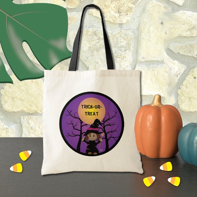 Bolsa de trucos o trucos para brujas afroamericano (Cute Halloween witch trick-or-treat bag .)