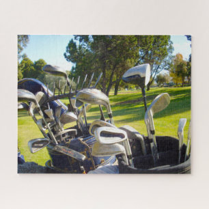 Bolsa llena de clubes de golf, rompecabezas