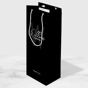 Bolsa Para Vino Black Modern Script Personaliza el nombre de Groom