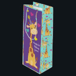 Bolsa Para Vino Giraffe Kids Birthday Fiesta Cute<br><div class="desc">¡Esta adorable jirafa está aquí para el cumpleaños de su hijo! ¡Funciona bien para una fiesta de primer cumpleaños de niños lindos, un fiesta de zoológico o sólo un niño que ama las jirafas a cualquier edad! ¡El adorable bebé animal está usando un pequeño gorra fiesta para ayudar a celebrar!...</div>