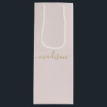 Bolsa Para Vino Guión de oro giratorio moderno personalizado Rubor<br><div class="desc">Moda Giratoria Feminine Gold Script Rubor Bolsa de regalo rosa Bolsas de regalo personalizadas para su evento! Un toque perfecto para su boda,  recepción,  ducha,  fiesta o evento.</div>