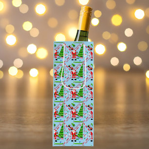 Bolsa Para Vino Santa jugando golf junto al árbol de Navidad