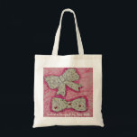 Bolsa tote<br><div class="desc">La colección de arte de Sara estuvo inspirada por la creatividad y el talento de su madre para elegir el lazo perfecto para cada ocasión y estado de ánimo. A través de su pieza,  Sara celebra esa influencia especial con estilo,  color y autoexpresión.</div>