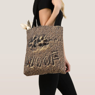 Bolsa tote con huellas de perro en arena