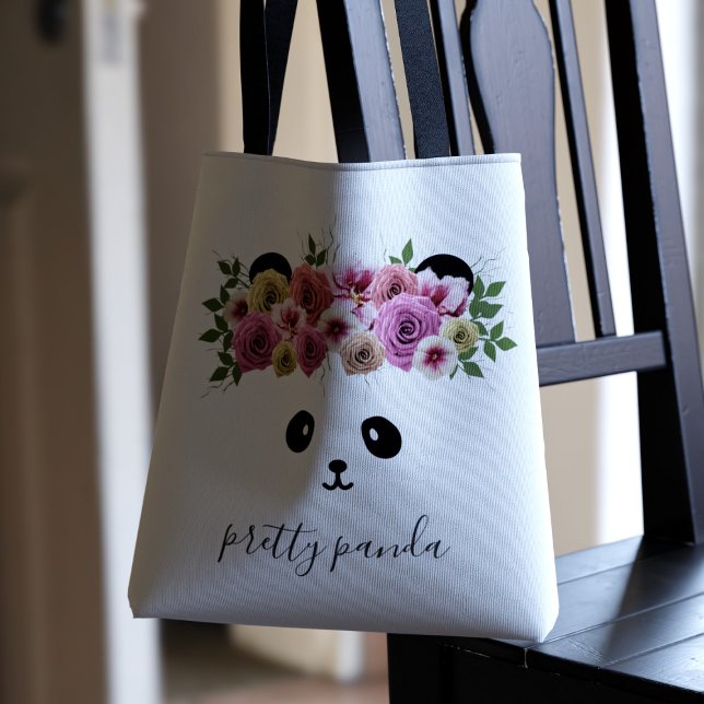 Bolsa tote personalizada de niña con oso panda lin (A pretty panda bear with flowers in her hair. Just add your name)