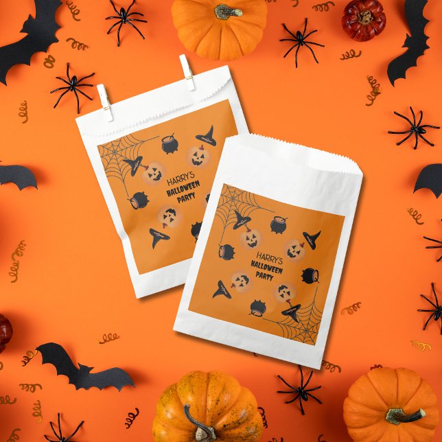 Bolsas de favoritos personalizadas de Halloween y  (Halloween Black & Orange Personalised Paper Favour Bags.)