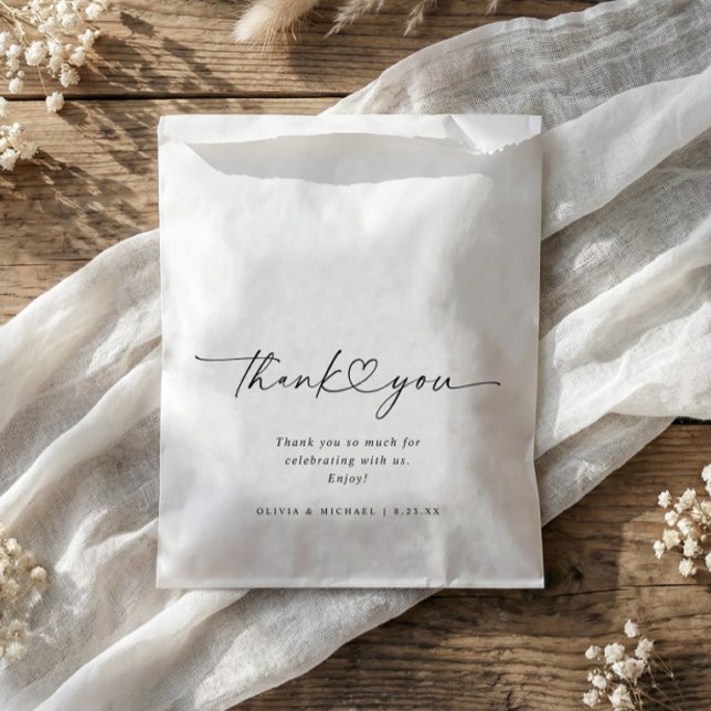 Bolsas de Regalo de Corazón Agradecimiento Moderno (Personalized printed wedding treat bag with thank you script and heart in black and white)