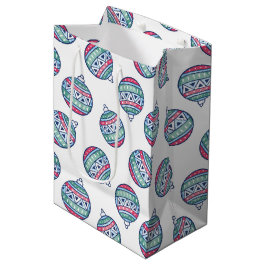 Bolsas de regalos de Navidad con bolas de Navidad