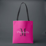 bolsas de té monogramadas en color rosa y negro co<br><div class="desc">Bolsas de tote de neón rosado y monograma negro calientes personalizado. Diseño monocromático con tipografía de escritura glamorosa para un nombre personalizado. Añadir su propia letra inicial personalizado. Clásico fiesta favorece la idea de regalo para boda de moda, cumpleaños, aniversario, soltera, compromiso, fin de semana de chicas, ducha de novia,...</div>