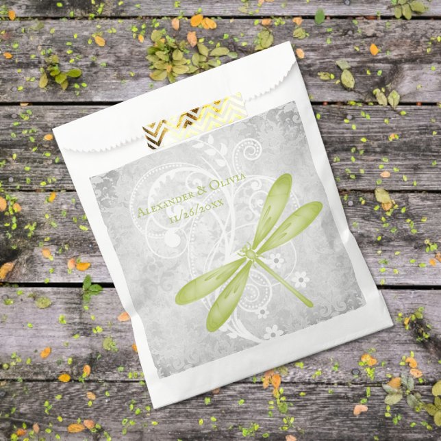 Bolsas favoritas de la boda de la libélula verde (Green Dragonfly Wedding Favor Bags)