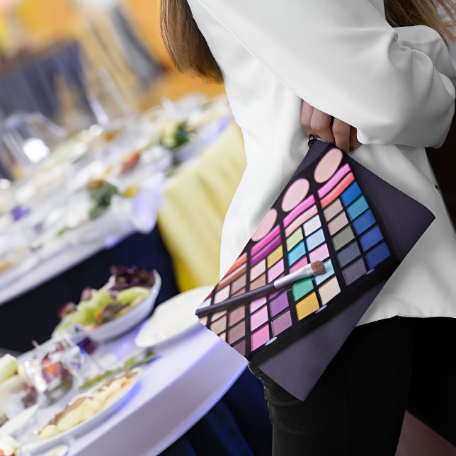 Bolsito Accesorio Grande Artista de maquillaje de pequeñas empresas perfect (Perfect Small Business Self Employed Makeup Artist Accessory Pouch Woman Holding Bag At A Wedding)