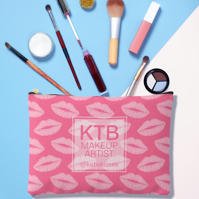 Bolsito Accesorio Grande Artista de maquillaje Personalizado de labios pint (Cute pink lipstick pattern cosmetic bag with space for your initials/socials)
