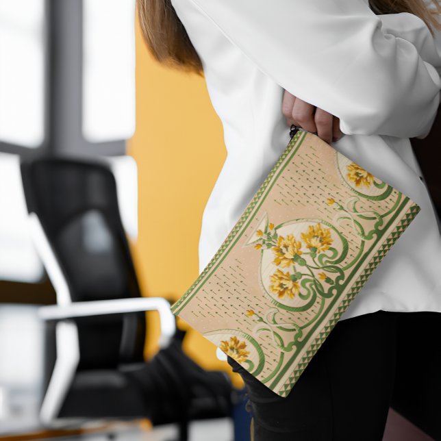 Bolsito Accesorio Grande Boda de Medallón de los Bouquets Amarillos de Art  (Art Nouveau Yellow Bouquets Medallion Wedding Accessory Pouch In The Office)