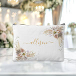 Bolsito Accesorio Grande Boho, floral, nombre de regalo<br><div class="desc">Boho,  floral,  regalo Nombre accesorio y bolsa de maquillaje muestra un elegante tipo de letra beige-oro con elegantes toques en un fondo blanco limpio. Es el regalo perfecto para tu ser querido,  diseñado para contener maquillaje y pequeños artículos esenciales.</div>