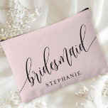 Bolsito Accesorio Grande Caligrafía moderna de la dama de honor rosa de Rub<br><div class="desc">Celebra tu fiesta nupcial con esta elegante bolsa de accesorios de la dama de honor rosa. Con caligrafía moderna y personalizable con el nombre de la dama de honor, esta bolsa es a la vez elegante y práctica. El suave color de sabio polvoriento y el guión elegante crean un estilo...</div>