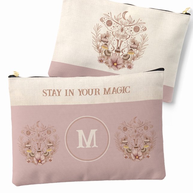 Bolsito Accesorio Grande Celestial Boho Moth Mushrooms Monograma Nombre (Celestial Boho Moth Mushrooms Monogram Name Accessory Pouch)