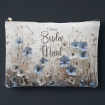 Bolsito Accesorio Grande Clásica Marfil Azul Románica Flor de Bridesmaid<br><div class="desc">Presentamos nuestra elegante bolsa accesoria 3D Blue and White Flower Garden Bridal Party. Esta impresionante bolsa presenta delicadas flores azules y blancas que emergen, creando un hermoso efecto 3D. La combinación de colores suaves aporta un toque puro y sereno, lo que lo convierte en el lugar perfecto para fiestas nupciales....</div>