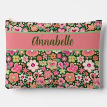 Flores extravagantes y grandes accesorios