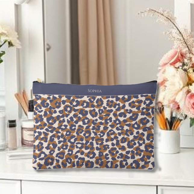 Bolsito Accesorio Grande Impresión de leopardo azul y marrón (Leopard Print Blue and Brown Accessory Pouch)