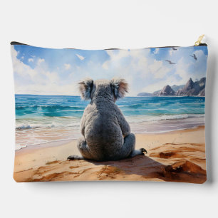 Bolsito Accesorio Grande Koala en una playa de arena