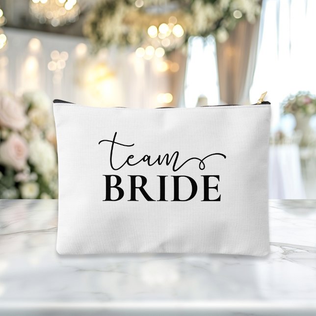 Bolsito Accesorio Grande Novia - ¡Equipo Novia! Nombre del regalo  ("This Bride / Team Bride accessory and makeup bag showcases a sleek black script font with elegant s)