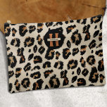 Bolsito Accesorio Grande Piel leopardo, Pettern animal moderno, Monograma<br><div class="desc">El Monograma Accesorio de PixeliaDesigns de Leopard Skin es la combinación perfecta de estilo contemporáneo y toque personal. Esta bolsa de moda presenta un moderno patrón de motivos de leopardo, combinado elegantemente con un monograma y un nombre personalizados, lo que lo convierte en un accesorio único para cada mujer. Ideal...</div>