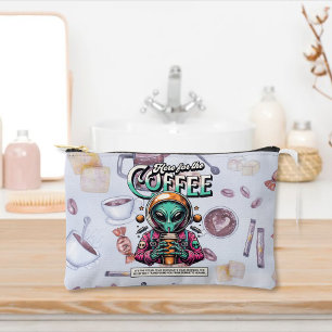 Bolsito Accesorio Pequeño Alien aquí para el café
