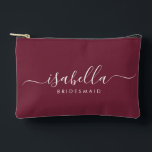 Bolsito Accesorio Pequeño Bridesmaid Gift Burgundy<br><div class="desc">Esta bolsa de accesorios de la dama de honor presenta una tipografía manuscrita de escritura blanca con toques en un fondo de color burdeos. Presenta a las damas de honor un neceser para su maquillaje y objetos pequeños presentados tradicionalmente en la cena de ensayo, para su uso temprano por la...</div>