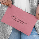 Bolsito Accesorio Pequeño Bueno, las mujeres no se comportan como rosadas en<br><div class="desc">Simple y elegante "Las mujeres portadoras del bien no hacen historia" diseño de citas inspiradoras personalizados con tipografía de escritura moderna en un estilo de diseño minimalista inspirado en el empoderamiento femenino sobre un bonito fondo bonito y rosa oscuro y oscuro. El texto se puede personalizar fácilmente para añadir tu...</div>