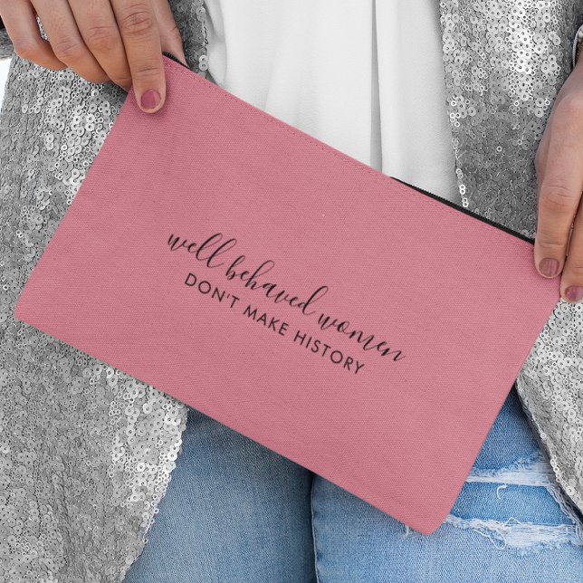 Bolsito Accesorio Pequeño Bueno, las mujeres no se comportan como rosadas en (Subido por el creador)