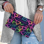 Bolsito Accesorio Pequeño Colorida Girona moderna Neon Love Heart Personaliz<br><div class="desc">Colorida y moderna Girly Neon Love Heart Nombre personalizado Cosmetic Bag Toiletry Bag Accesory Pouch presenta un colorido patrón de corazón de amor neón en rosa,  verde,  azul y amarillo. Perfecto para volver a la escuela,  deportes,  gimnasia,  viajes y más. Diseñado por ©2023 Evco Studio www.zazzle.com/store/evcostudio</div>