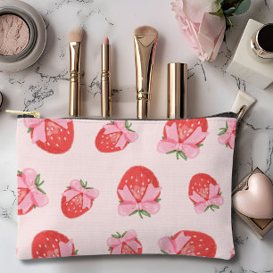 Bolsito Accesorio Pequeño Coquette Strawberry Make Bag
